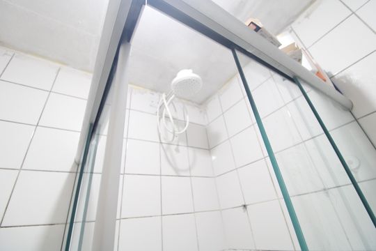 Banheiro de apartamento para alugar com 2 quartos, 42m² em Jardim Prudência, São Paulo