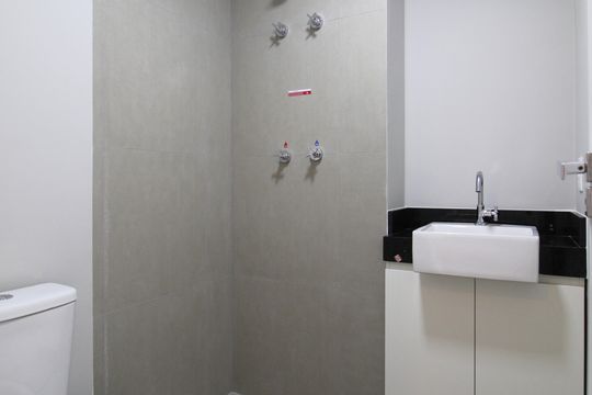 Banheiro de kitnet/studio para alugar com 1 quarto, 24m² em Vila Olímpia, São Paulo