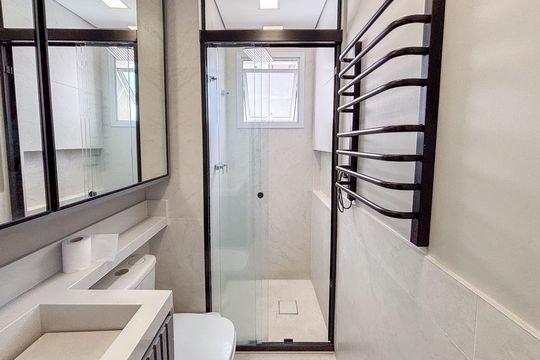 Banheiro de kitnet/studio à venda com 1 quarto, 32m² em Pinheiros, São Paulo