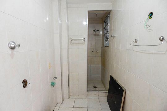 Banheiro de apartamento à venda com 2 quartos, 50m² em Vila Isabel, Rio de Janeiro