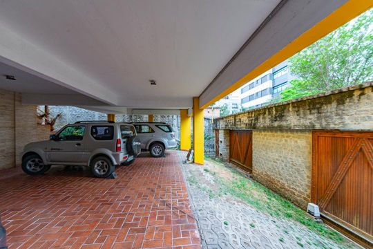Garagem de casa à venda com 3 quartos, 360m² em Santa Lúcia, Belo Horizonte