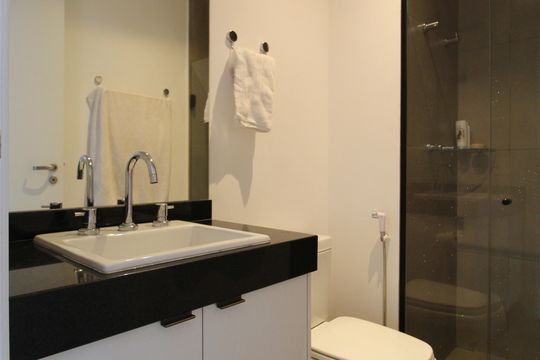 Banheiro de kitnet/studio para alugar com 1 quarto, 30m² em Vila Olímpia, São Paulo