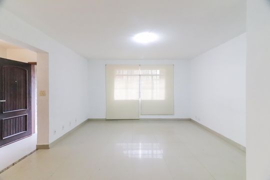 Casa para alugar com 3 quartos, 240m² em Jardim Trussardi, São Paulo