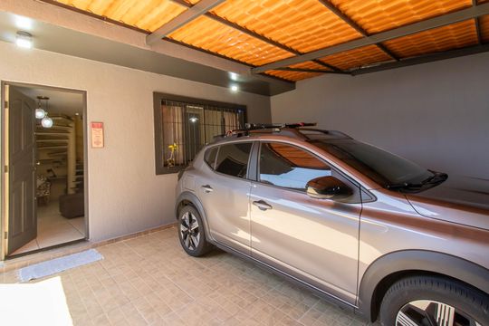Garagem de casa à venda com 3 quartos, 179m² em Picanço, Guarulhos