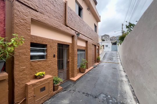 Fachada de casa à venda com 3 quartos, 200m² em Cambuci, São Paulo