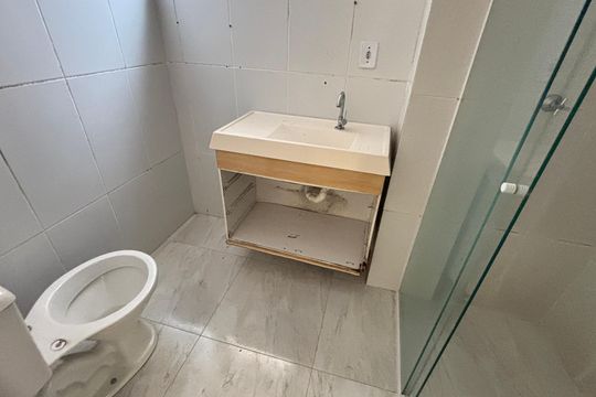 Banheiro de apartamento à venda com 2 quartos, 55m² em Jardim do Estádio, Santo André