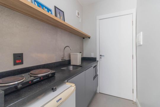 Cozinha  de apartamento à venda com 1 quarto, 20m² em Centro Histórico, Porto Alegre