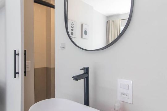 Banheiro de apartamento à venda com 1 quarto, 20m² em Centro Histórico, Porto Alegre