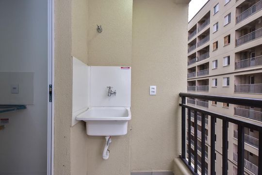 Área de Serviço de apartamento para alugar com 2 quartos, 44m² em Jardim Tres Irmaos, Taboão da Serra