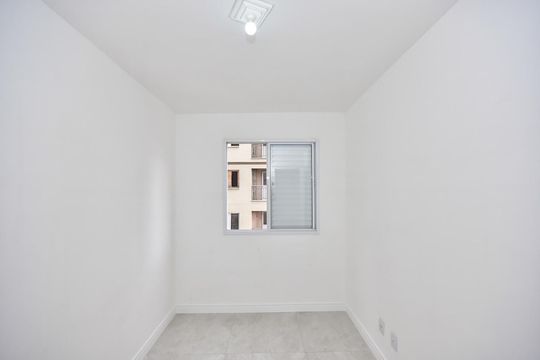 Quarto 1 de apartamento para alugar com 2 quartos, 44m² em Jardim Tres Irmaos, Taboão da Serra