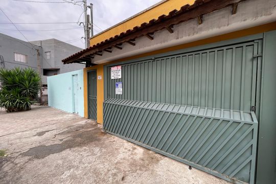 Fachada de casa para alugar com 3 quartos, 200m² em Vila Sonia, São Paulo