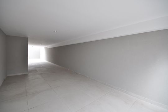 Garagem de casa à venda com 3 quartos, 180m² em Parque Rodrigues Alves, São Paulo