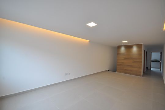 Sala de casa à venda com 3 quartos, 180m² em Parque Rodrigues Alves, São Paulo