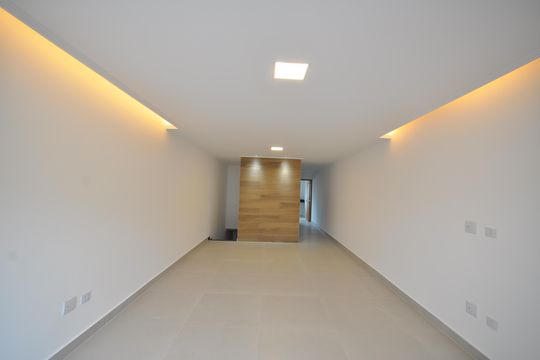 Casa à venda com 3 quartos, 180m² em Parque Rodrigues Alves, São Paulo
