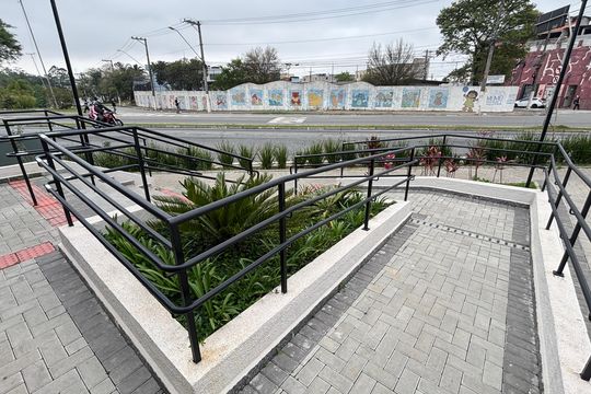 Corrimão - Rampa de apartamento para alugar com 2 quartos, 35m² em Santa Maria, Santo André
