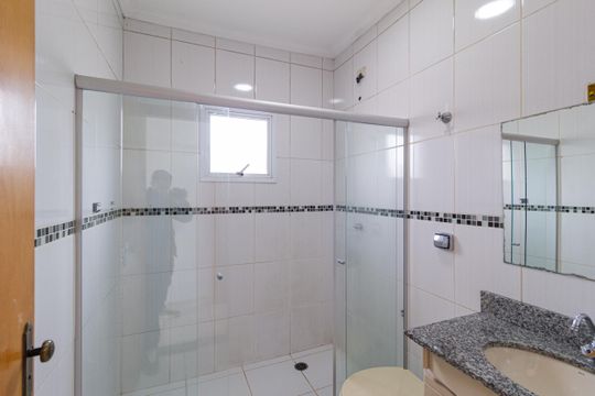 Banheiro da suíte de casa para alugar com 3 quartos, 120m² em Novo Osasco, Osasco