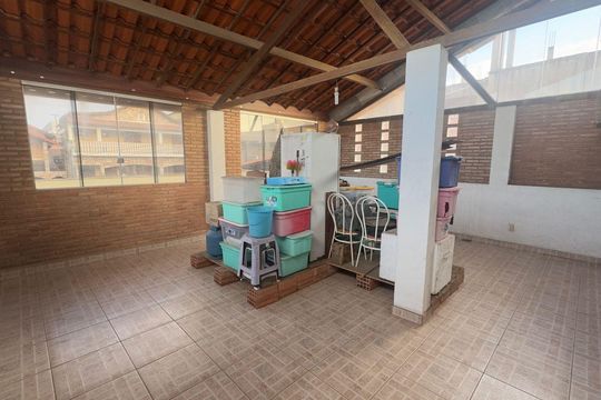 Garagem de casa à venda com 4 quartos, 350m² em Novo Eldorado, Contagem
