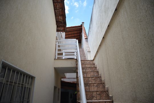 Escada de casa à venda com 5 quartos, 217m² em Vila Camilópolis, Santo André