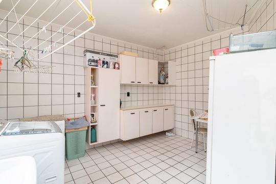Área de Serviço de casa para alugar com 3 quartos, 500m² em Vila Ré, São Paulo