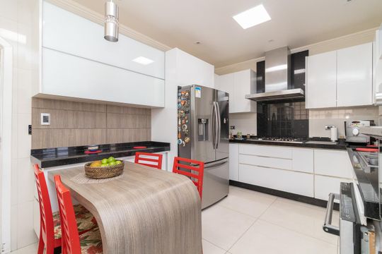 Cozinha de casa para alugar com 3 quartos, 500m² em Vila Ré, São Paulo