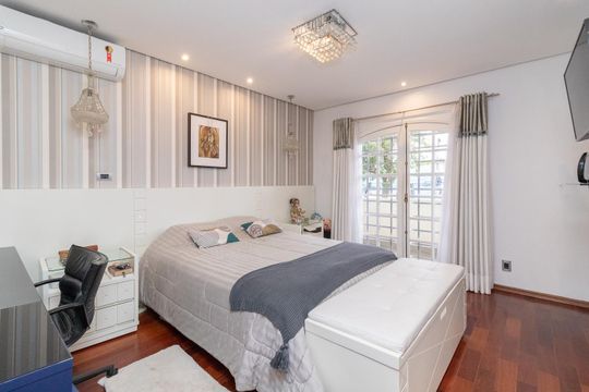 Suíte 1 de casa para alugar com 3 quartos, 500m² em Vila Ré, São Paulo