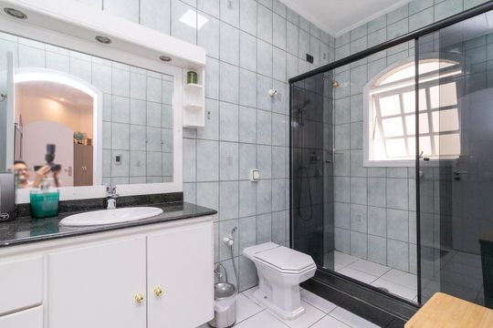 Banheiro da Suíte 2 de casa para alugar com 3 quartos, 500m² em Vila Ré, São Paulo