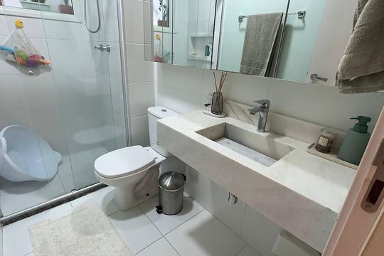 Banheiro de apartamento para alugar com 3 quartos, 87m² em Jardim Tupanci, Barueri