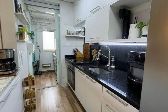 Cozinha de apartamento para alugar com 3 quartos, 87m² em Jardim Tupanci, Barueri