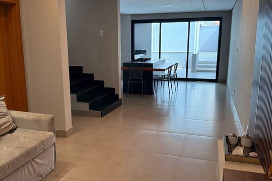 Sala de casa à venda com 3 quartos, 230m² em Santa Luzia, Contagem