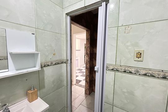 Banheiro de casa para alugar com 2 quartos, 75m² em Bento Ribeiro, Rio de Janeiro