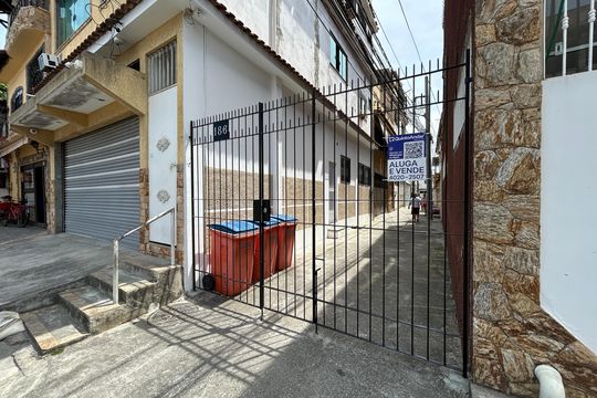 Fachada de casa para alugar com 2 quartos, 75m² em Bento Ribeiro, Rio de Janeiro