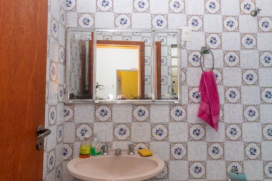Banheiro de casa à venda com 1 quarto, 100m² em Vila Nhocuné, São Paulo