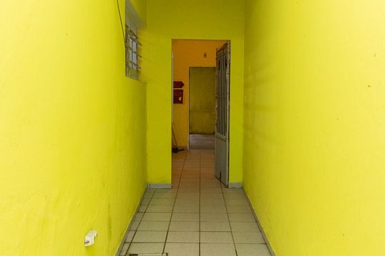 Corredor de casa à venda com 1 quarto, 100m² em Vila Nhocuné, São Paulo