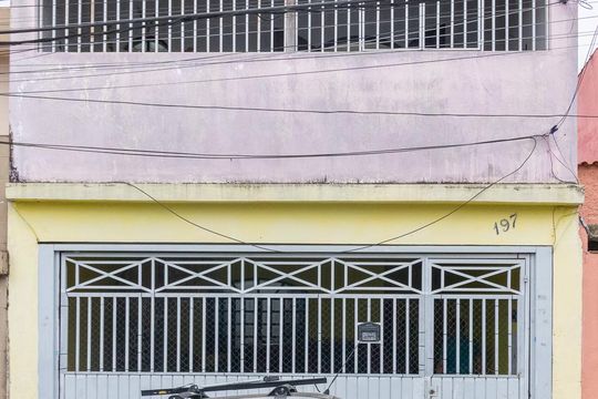 Fachada de casa à venda com 1 quarto, 100m² em Vila Nhocuné, São Paulo