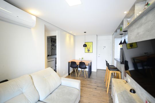 Sala de apartamento à venda com 2 quartos, 51m² em Vila Carioca, São Paulo