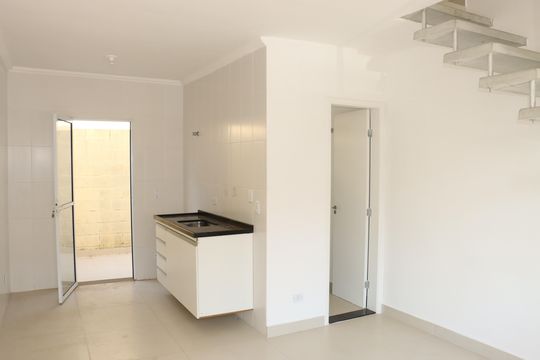 Sala de casa de condomínio para alugar com 2 quartos, 52m² em Chácara Ondas Verdes, Cotia