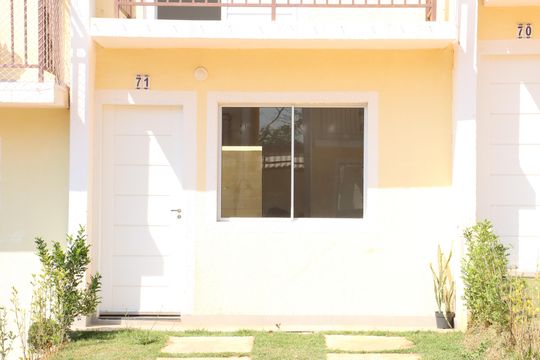 Fachada de casa de condomínio para alugar com 2 quartos, 52m² em Chácara Ondas Verdes, Cotia