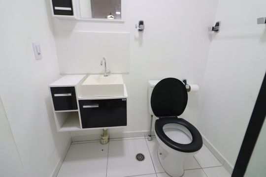 Banheiro de apartamento para alugar com 2 quartos, 39m² em Padroeira, Osasco