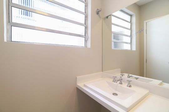 Banheiro de apartamento para alugar com 1 quarto, 42m² em Pinheiros, São Paulo