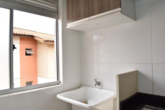 Área de serviço de apartamento para alugar com 2 quartos, 48m² em Santa Cândida, Curitiba