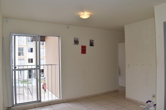 Sala de apartamento para alugar com 2 quartos, 48m² em Santa Cândida, Curitiba