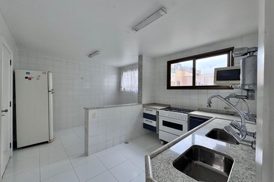 Cozinha de apartamento à venda com 4 quartos, 220m² em Recreio dos Bandeirantes, Rio de Janeiro