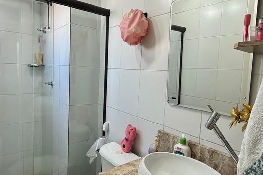 Banheiro de apartamento à venda com 2 quartos, 57m² em Vila Homero Thon, Santo André
