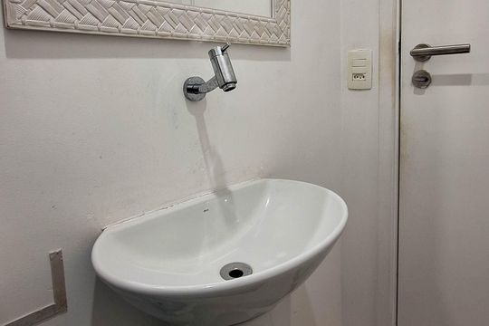 Lavabo de apartamento para alugar com 1 quarto, 55m² em Icaraí, Niterói