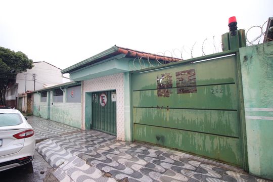 Fachada de casa à venda com 2 quartos, 700m² em Eldorado, Contagem
