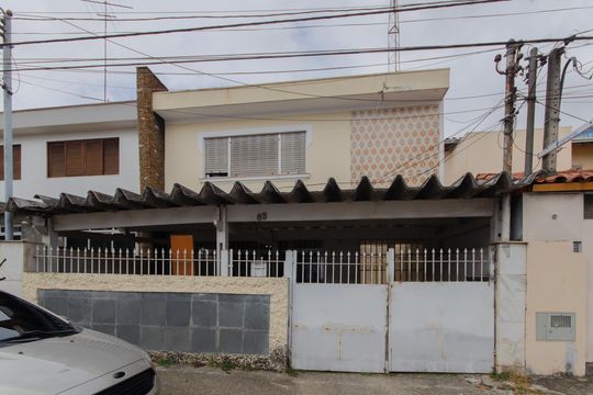 Fachada de casa à venda com 4 quartos, 224m² em Vila Monumento, São Paulo
