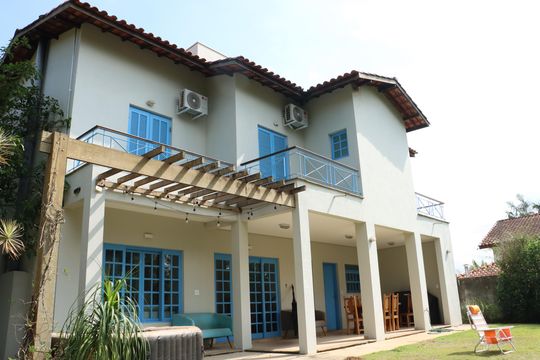 Fachada de casa de condomínio para alugar com 5 quartos, 300m² em Jardim Colibri, Cotia