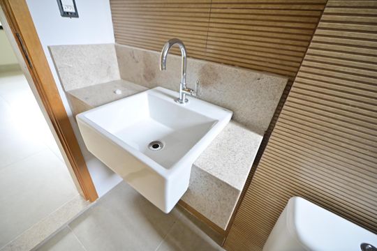 Banheiro da Suíte 2 de casa de condomínio para alugar com 3 quartos, 153m² em Vila Rosa, Goiânia