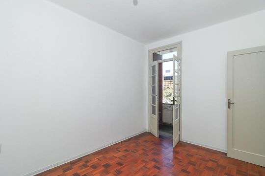 Quarto 1 de apartamento à venda com 2 quartos, 68m² em Petrópolis, Porto Alegre