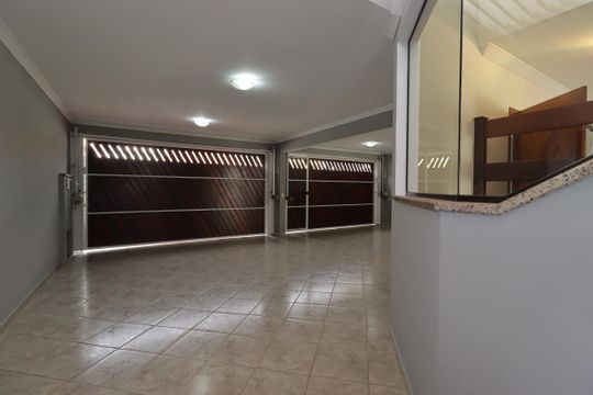 Garagem de casa à venda com 4 quartos, 311m² em Vila Valparaíso, Santo André